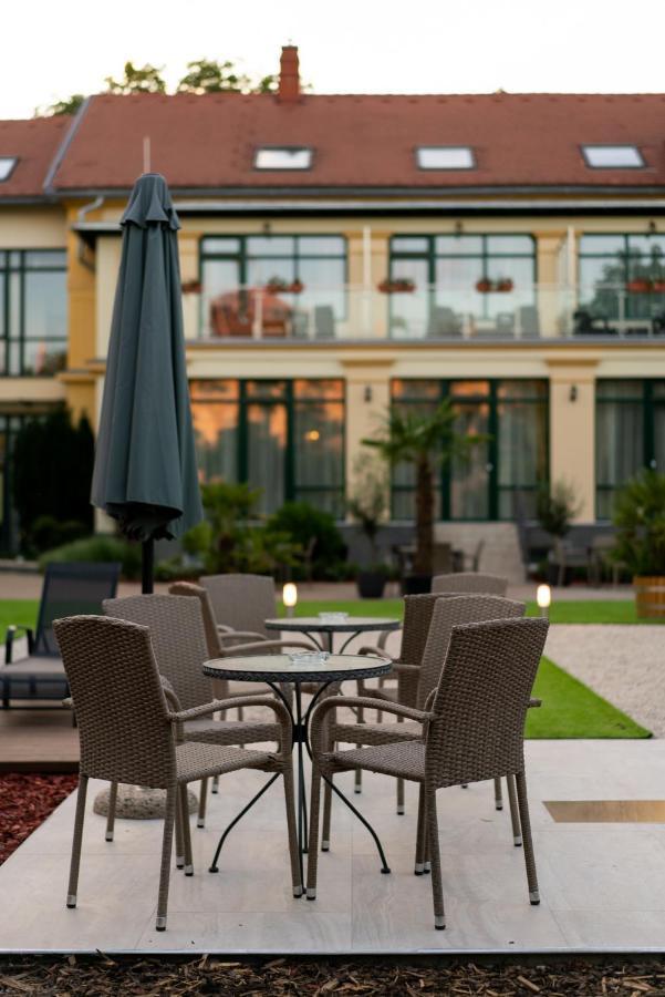Elizabeth Hotel غيولا المظهر الخارجي الصورة