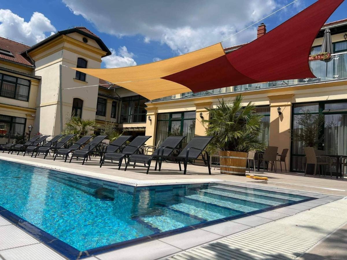 Elizabeth Hotel غيولا المظهر الخارجي الصورة