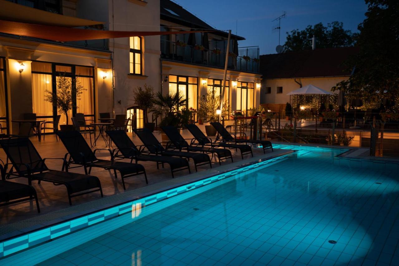 Elizabeth Hotel غيولا المظهر الخارجي الصورة