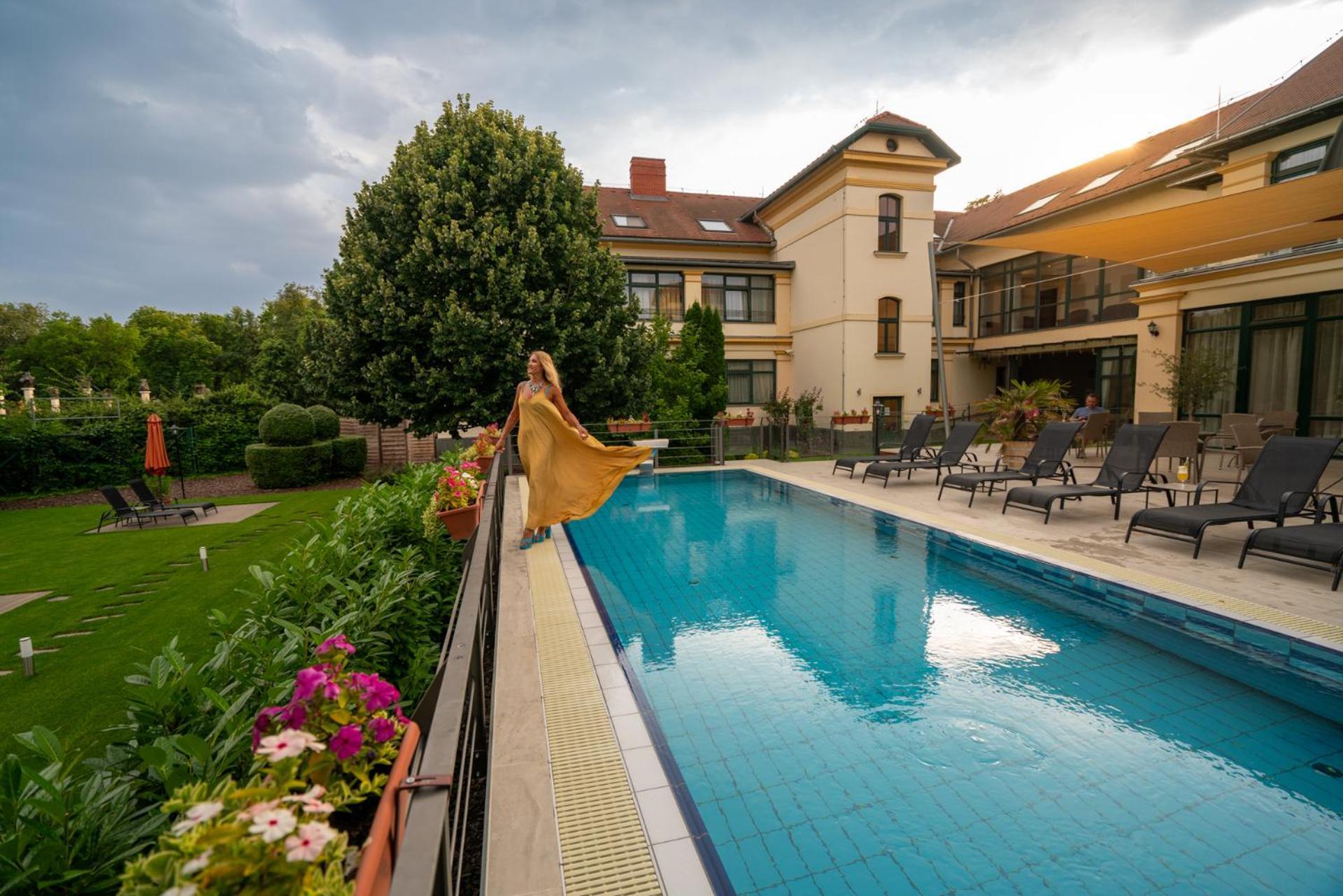 Elizabeth Hotel غيولا المظهر الخارجي الصورة