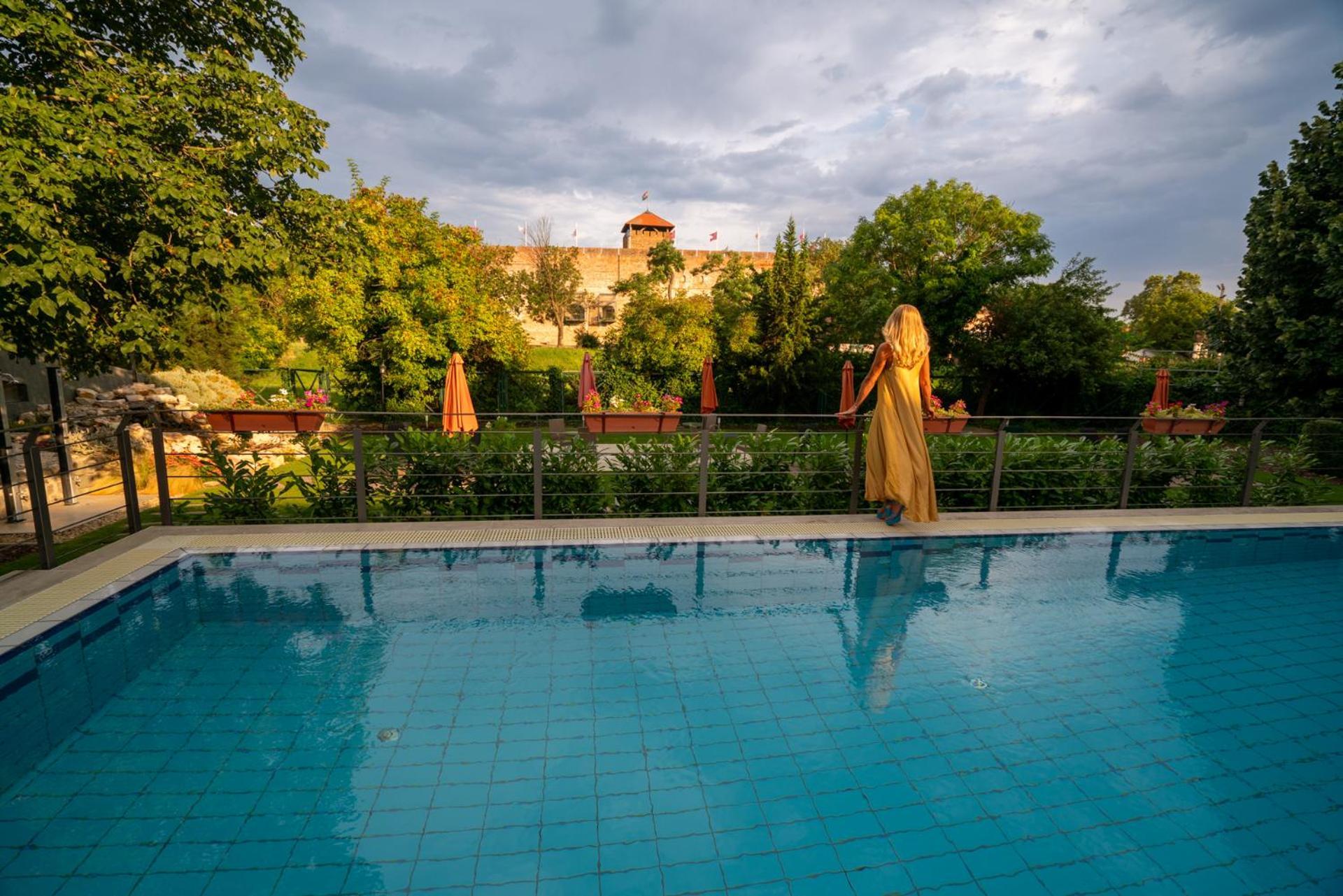 Elizabeth Hotel غيولا المظهر الخارجي الصورة
