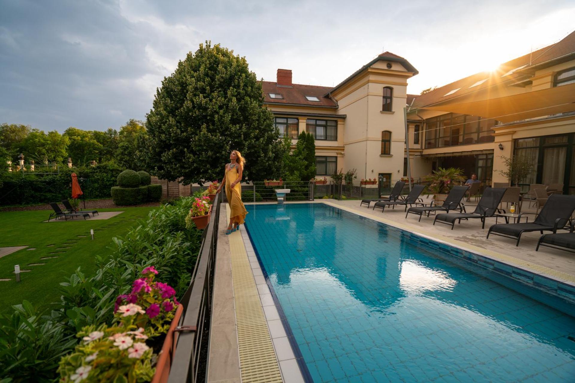 Elizabeth Hotel غيولا المظهر الخارجي الصورة
